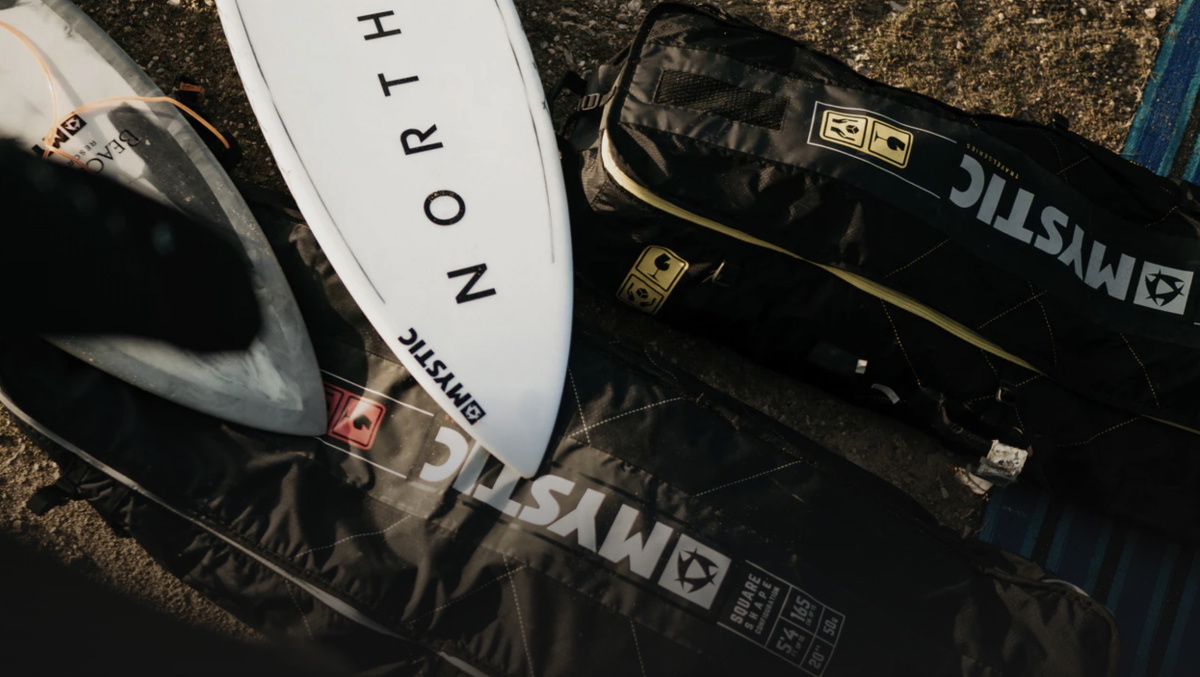 Gamme de boardbags Mystic 2025 pour surfs, twintips, kites et matériel de foil