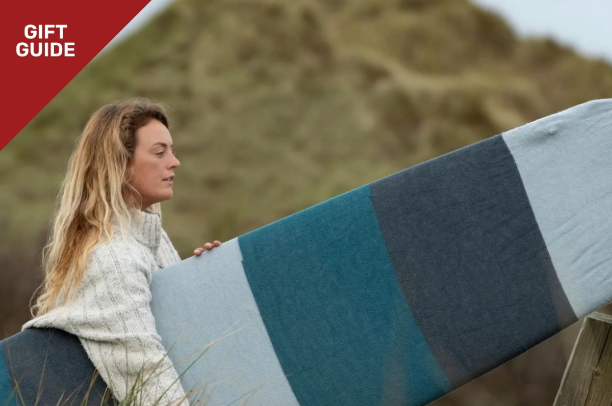 Guide cadeaux Northcore pour surfeurs - poncho de change, housse de planche et KeyPod